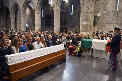 Albenga dà l'addio a Diego Turra, l'agente morto d'infarto a Ventimiglia
