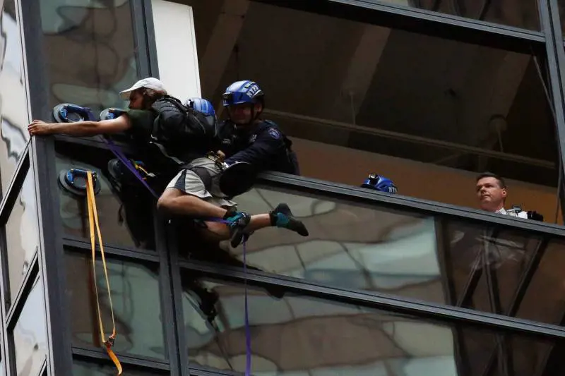 "Voglio parlare con Donald". E così scala la Trump Tower