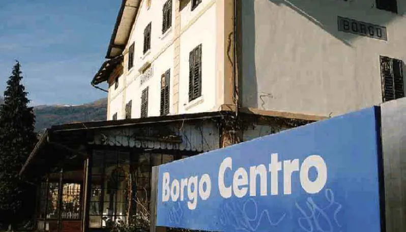 Vuole controllare il biglietto: capotreno pestato da un migrante