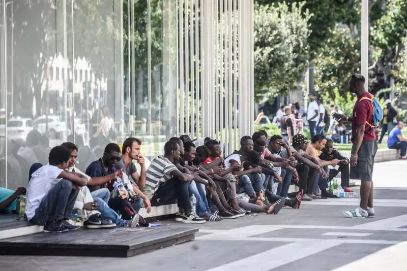 In arrivo 300 profughi nella caserma a rischio (e piena di amianto)