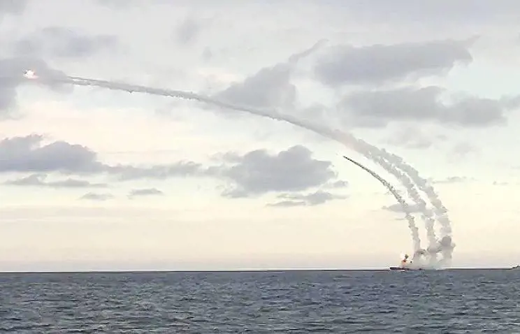 Siria, attacco missilistico russo dal Mediterraneo