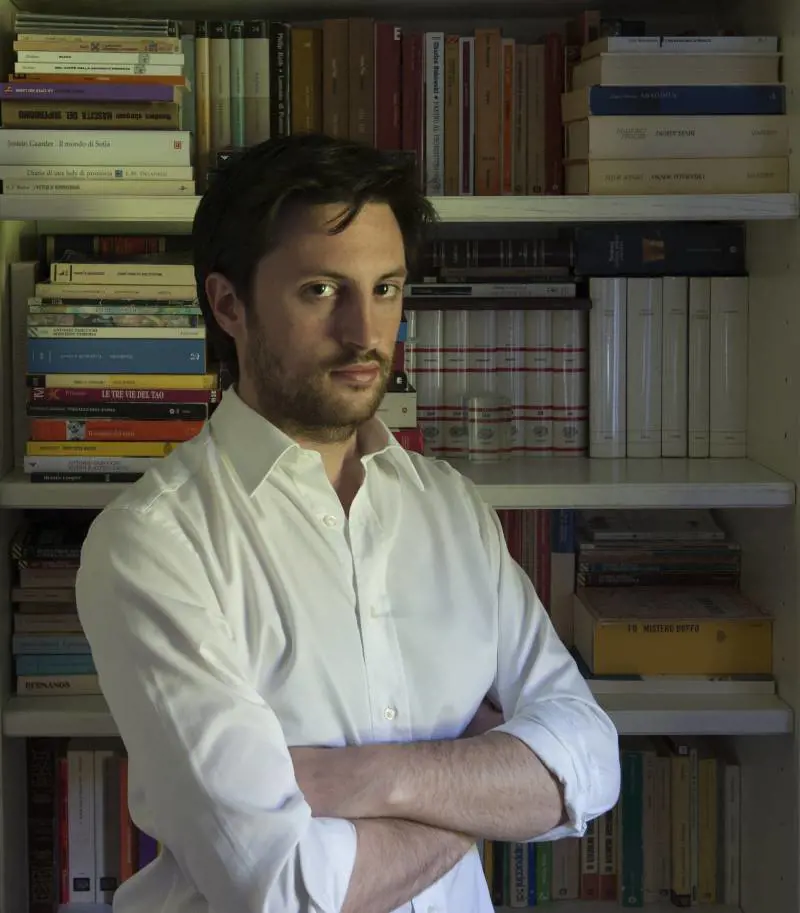 Ha messo gli studenti al lavoro per aiutare chi non ha tempo