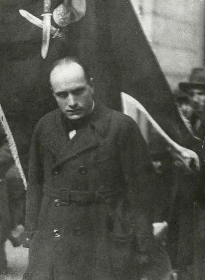 I fascisti milanesi in campo da soli