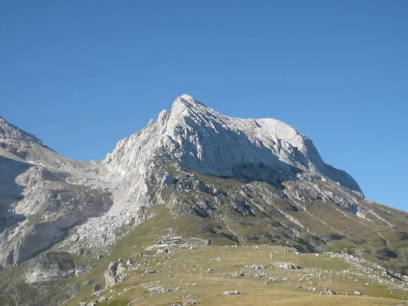 Terremoto, crolla una parete del Gran Sasso