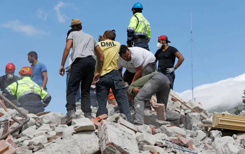 Terremoto, colpa delle unioni civili. Il tweet che indigna il web 