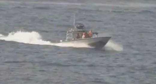 Tensione nello Stretto di Hormuz Unità iraniane provocano la Marina Usa