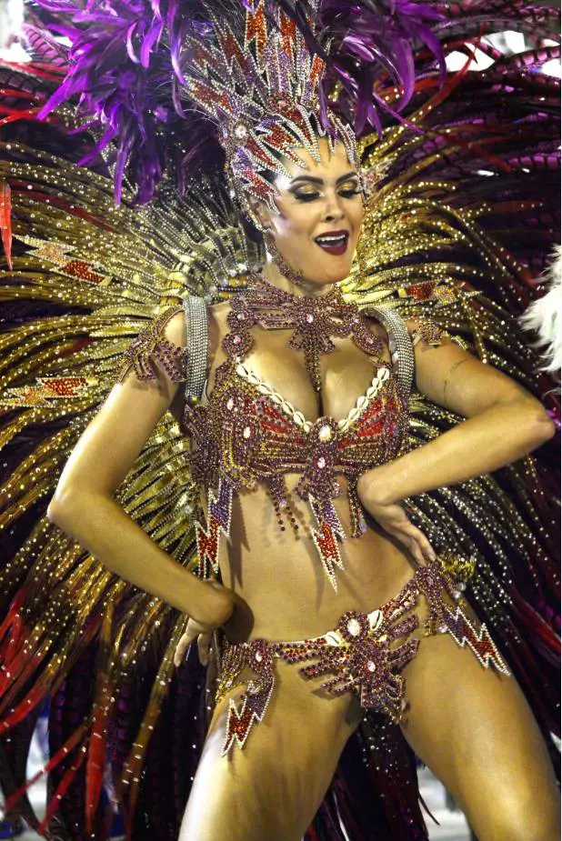 Nel Carnevale della lingua le parole sono costumi che nascondono la verità