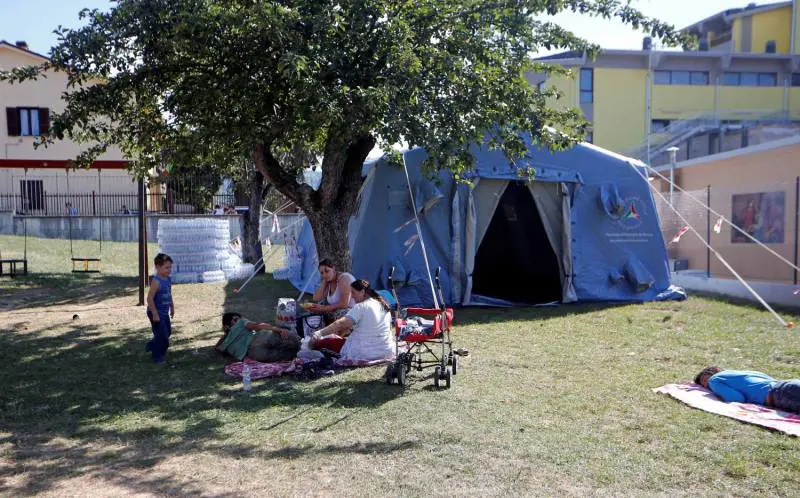 A tavola con i terremotati arrivano gli scrocconi