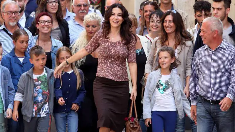 "Vado a fare l'operaia per stare vicino a chi perde il lavoro"