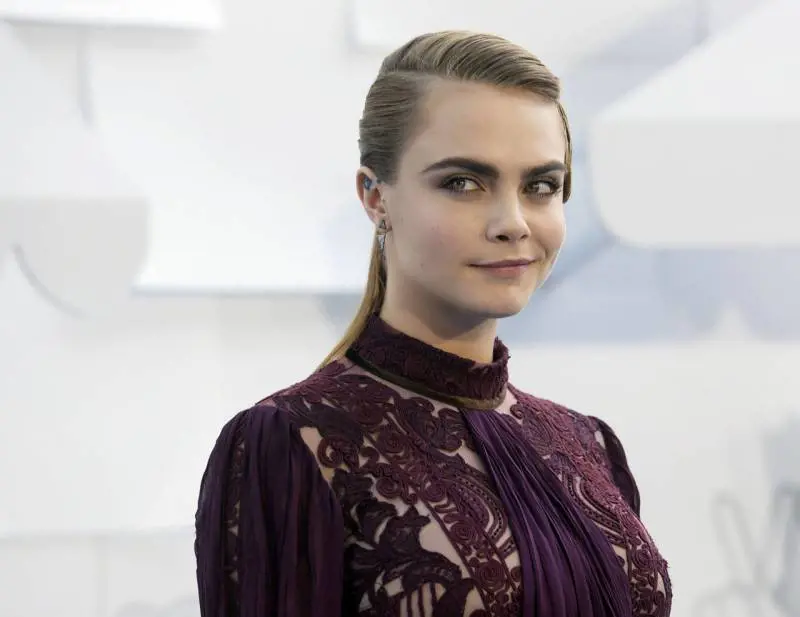 Cara Delevingne senza slip: "Dobbiamo parlare della vagina"