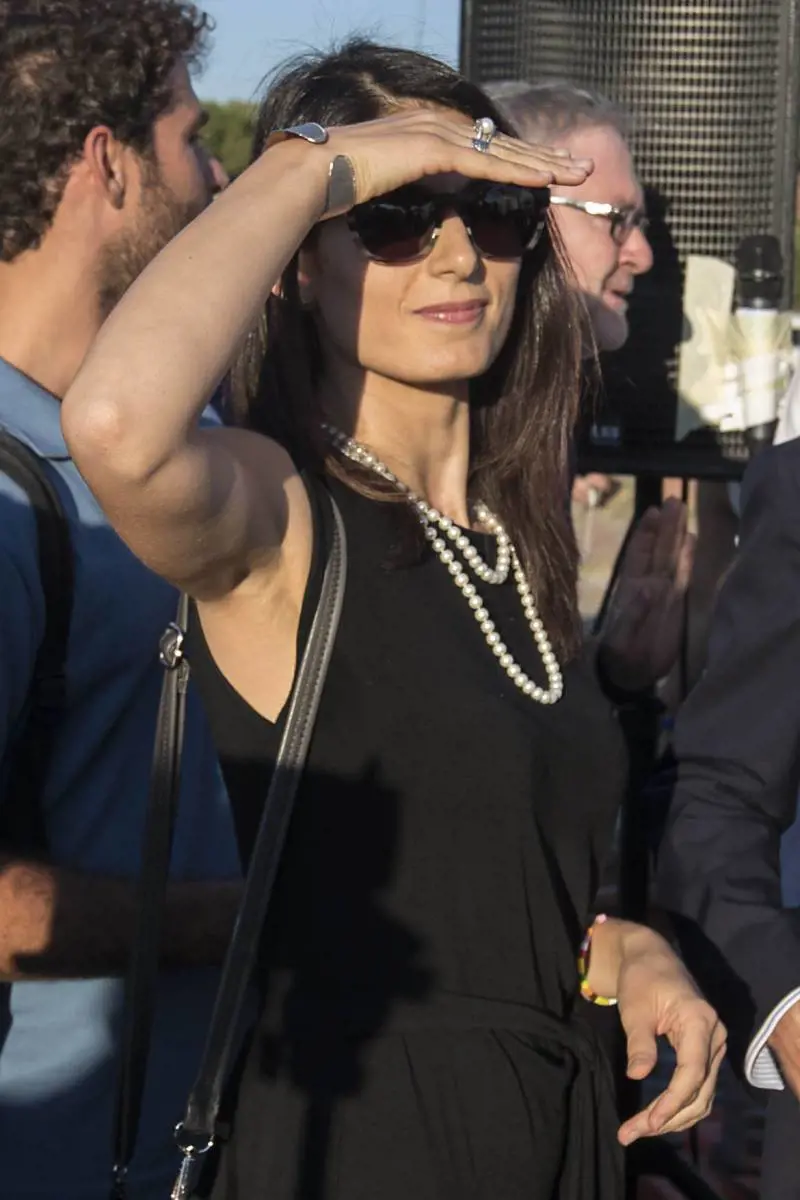 Raggi a consiglieri M5s: "Nomine condivise"