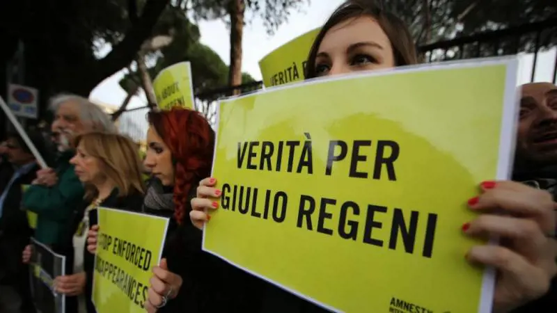 La Regione Friuli rimuove lo striscione che chiede la verità per Giulio Regeni