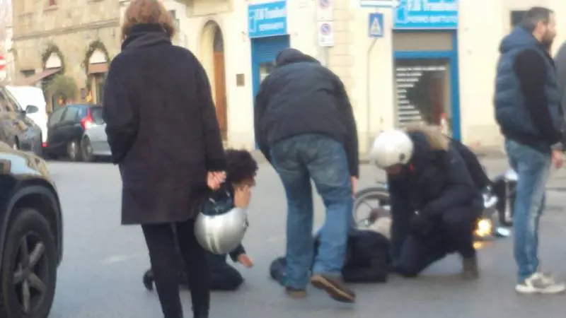 Firenze, incidente per Lady Renzi. Investito un motociclista