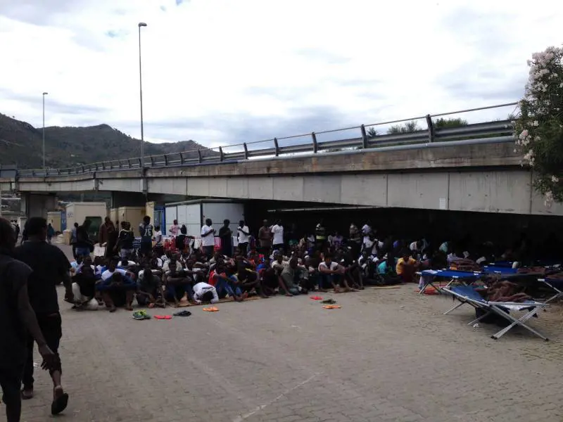 La polizia smentisce Alfano: "A Ventimiglia il caos è vero"