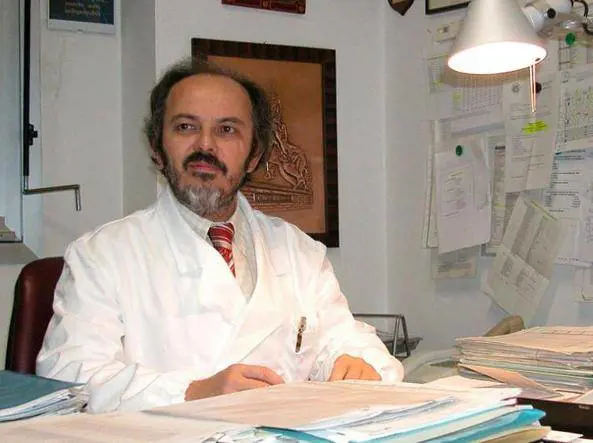 Punito Riboni: denunciò "gare a chi usa aghi più grossi" in ospedale