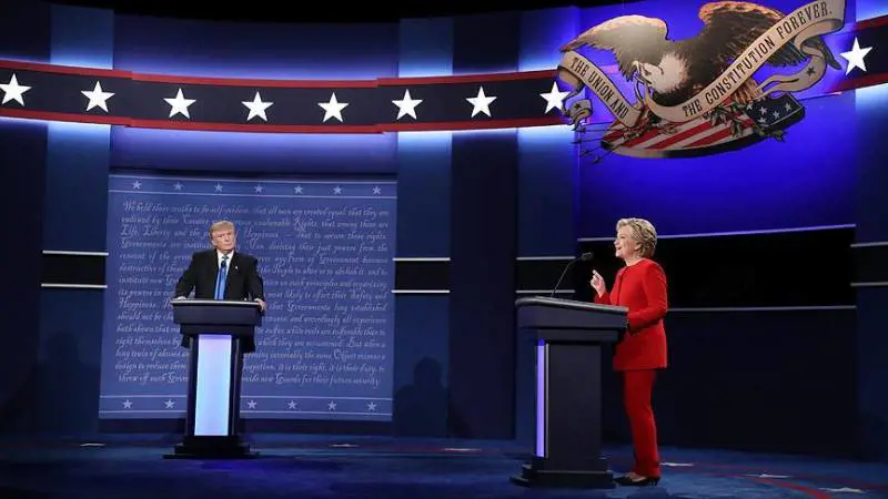 Gli analisti dicono Hillary, la rete vota Donald