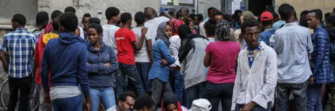 Migranti distrussero hotel: ora la prefettura toglie loro i benefit