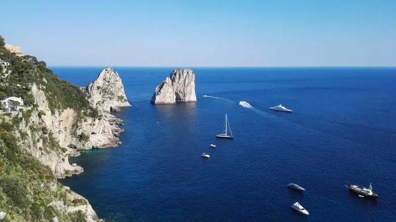 Capri, si masturba in strada davanti ai turisti: denunciato 23enne srilankese