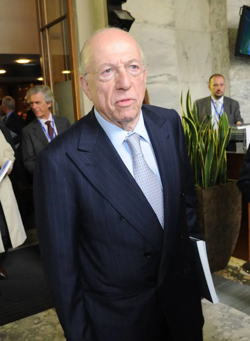 Confalonieri non è più dipendente Mediaset Ma resta il presidente