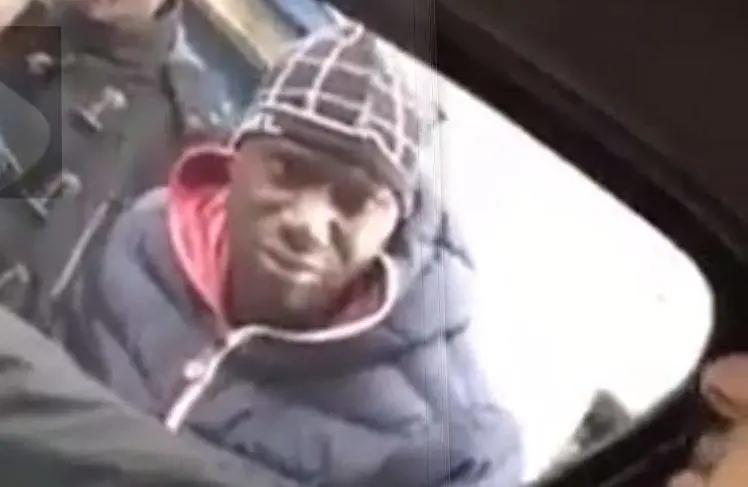 La denuncia del migrante: "Mi hanno rubato il pisello"