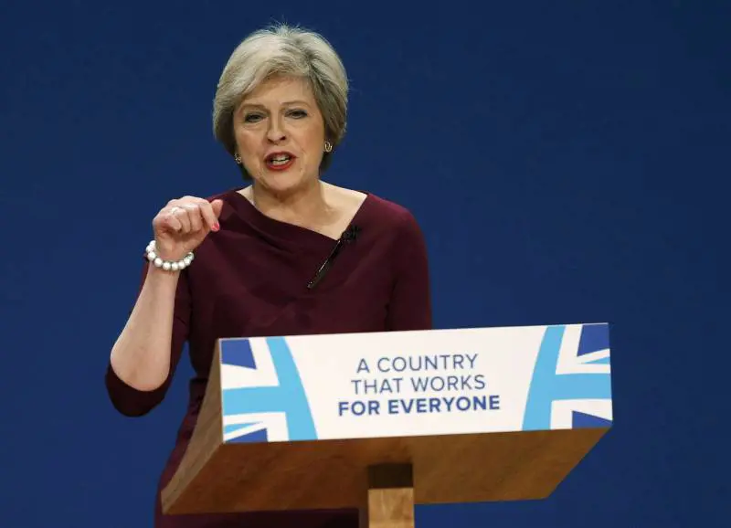 La May sceglie la hard Brexit: "Nessuna adesione parziale all'Ue"