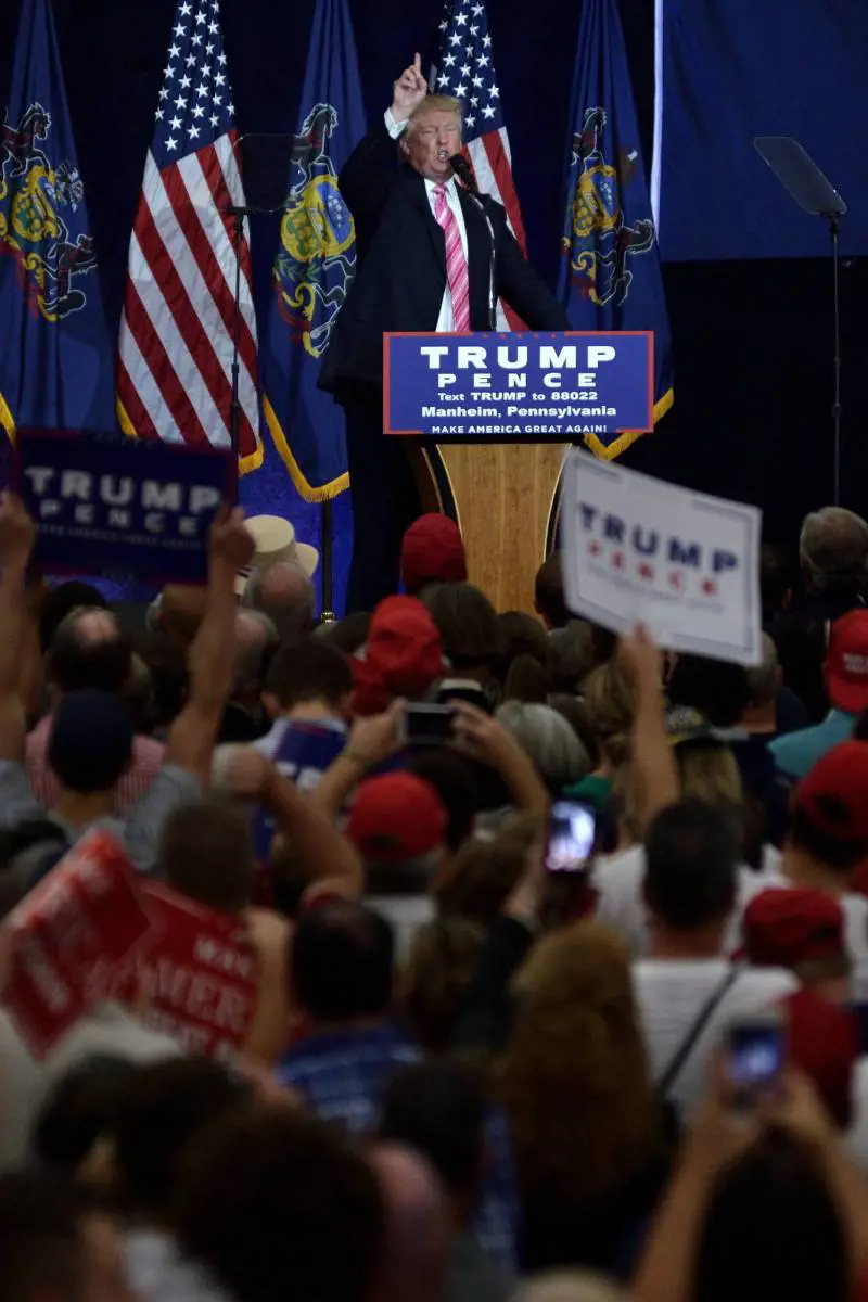 Trump nella bufera per la gaffe sulle donne. Rischia la candidatura