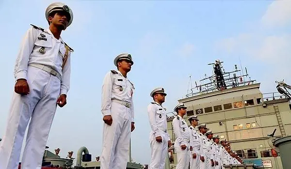 Yemen, l'Iran invia navi da guerra