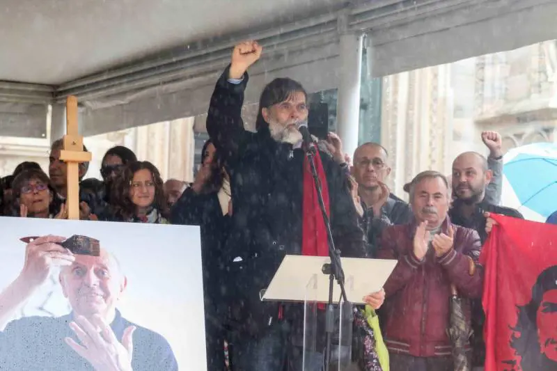 Bufera sulla diretta Rai: 75 minuti di delirio rosso pagati col canone