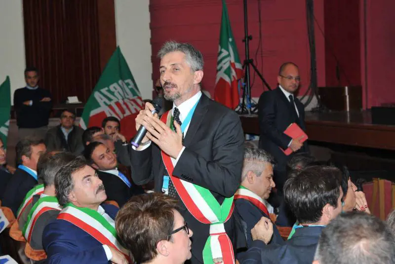 La rivolta dei sindaci del No per mandare a casa il governo