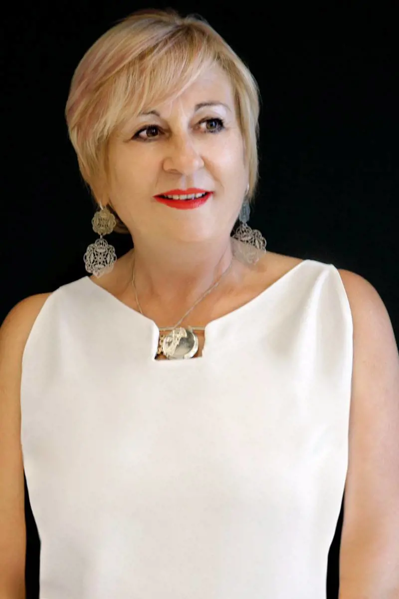 La poliziotta che ha lasciato la divisa per amore delle scarpe (e del marito)