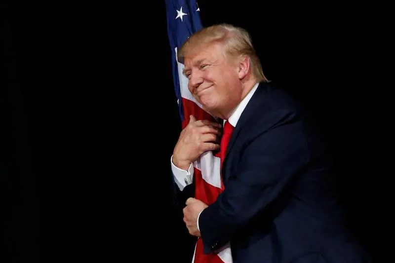 L'ultima mossa di Trump: uno show su Facebook contro l'ostilità dei giornali