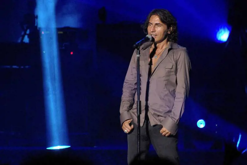 Da Ligabue a Bocelli: artisti contro la truffa dei biglietti online