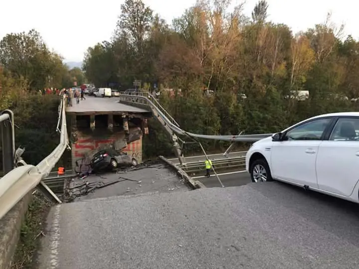 Cavalcavia crollato a Lecco, rimpallo di responsabilità: la Provincia contro l'Anas