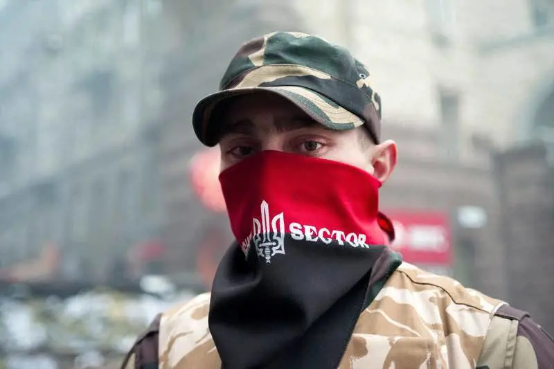 Simboli del nazionalismo ucraino negli spot sulla stampa italiana