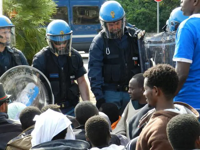 Blitz al centro d'accoglienza: sette spacciatori in manette