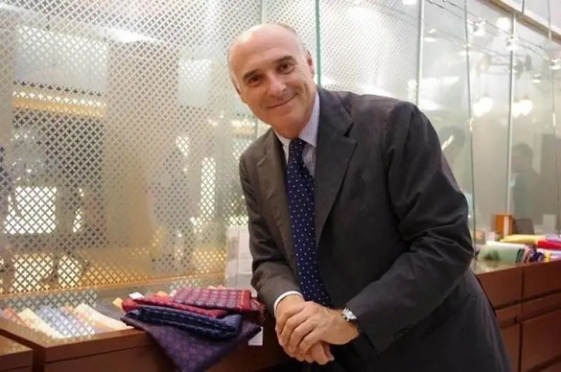 Cravatte "made in carcere": un laboratorio di "Marinella" per le detenute di Pozzuoli