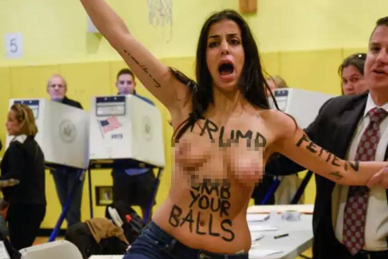 Protesta delle Femen al seggio dove vota Trump