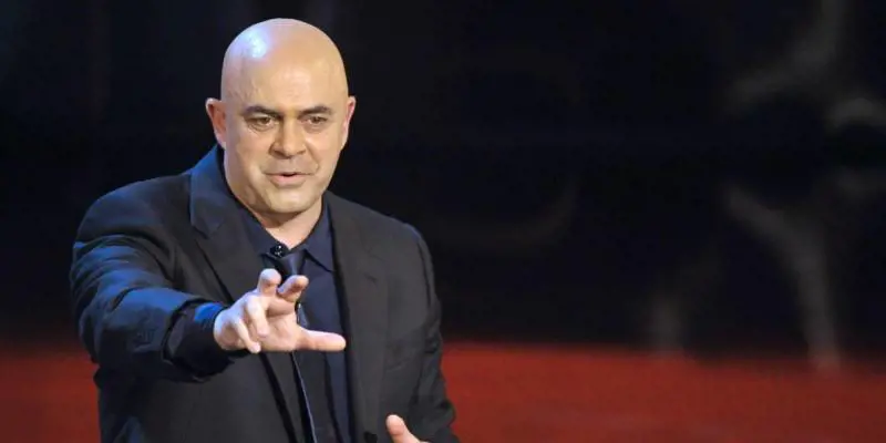 Crozza scivola sull'Imperia: fa gaffe in tv, poi le scuse