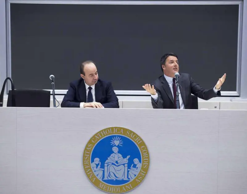 La telefonata di Renzi al rettore: "Invitami a parlare in Cattolica"