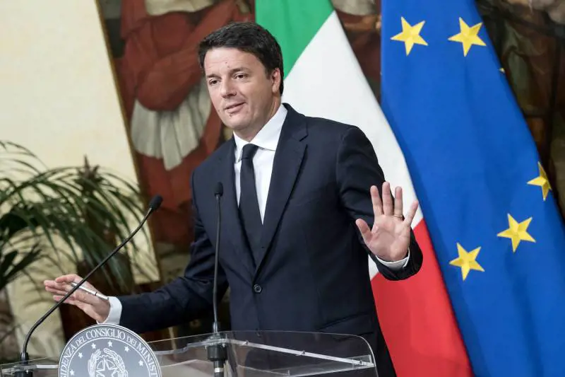 Ora Renzi ricatta gli italiani: "Se vince il No sale lo spread"