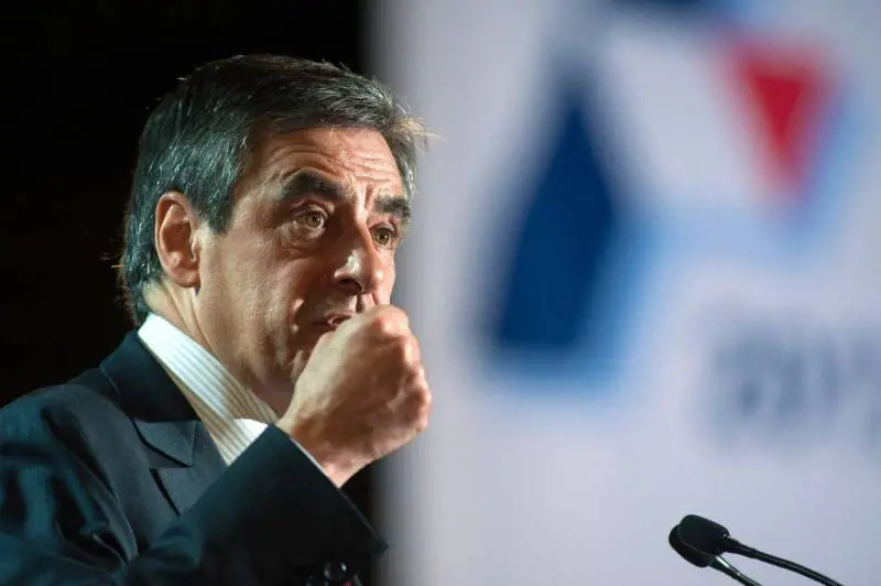 Fillon, voci di ritiro dopo lo scoop sulla moglie