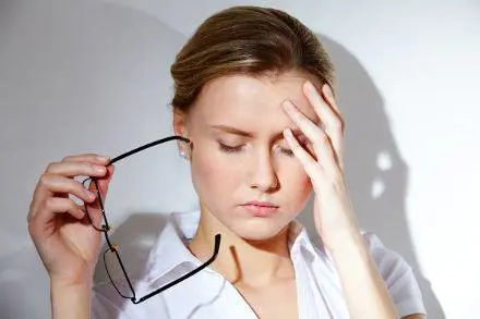 Un aiuto per chi soffre di emicrania con aura
