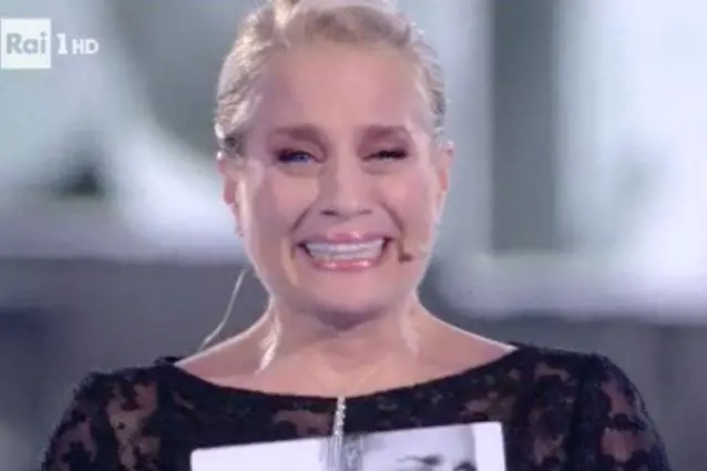 "Nemicamatissima": Heather Parisi in lacrime in diretta
