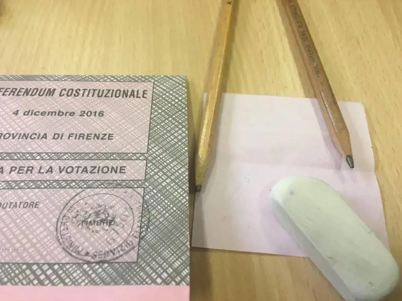"La mia matita era cancellabile". Caos e denunce in molti seggi
