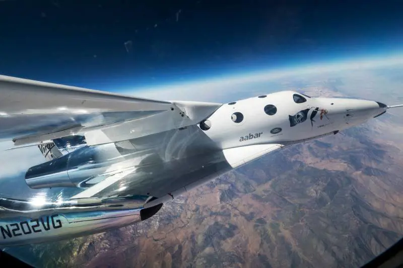 Virgin annuncia il primo volo spaziale commerciale: 3 italiani a bordo