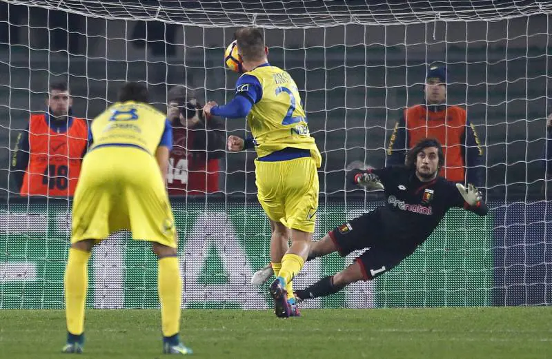 Il Chievo sbaglia un rigore, il Genoa ringrazia: finisce 0-0