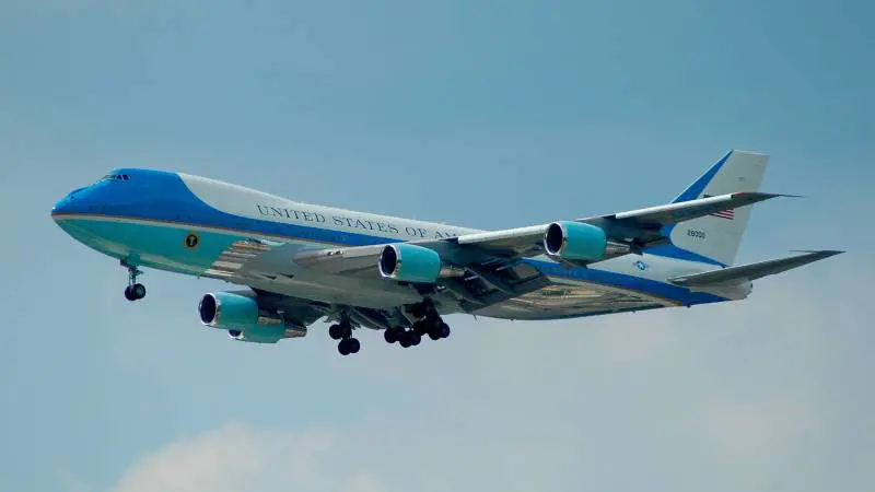 Trump blocca l'acquisto del nuovo Air Force One: "Costa troppo"