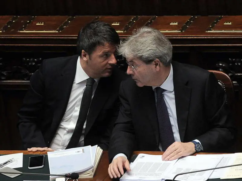 Matteo incorona Gentiloni ma vuole l'investitura del Pd