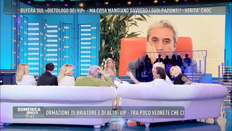 Domenica Live, scoppia la rissa per Lemme. La Villa rompe gli occhiali a Facci