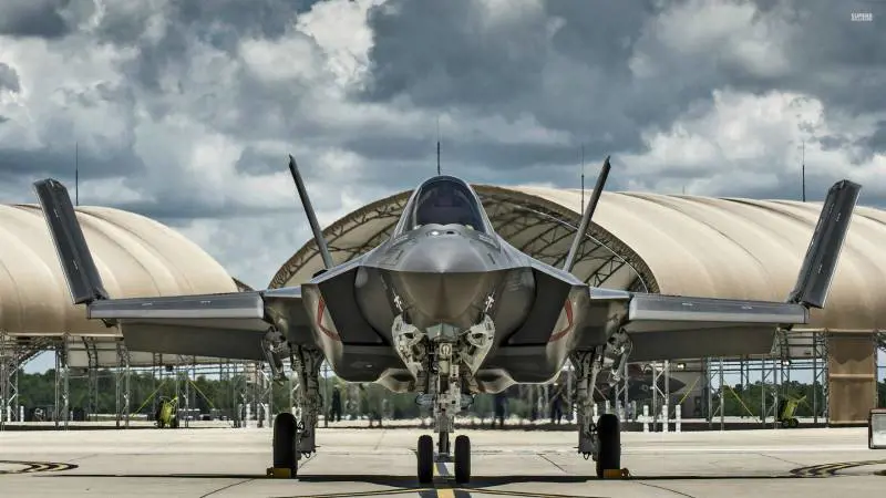 Dopo l'attacco all'Air Force One, ora Trump vuole tagliare gli F-35